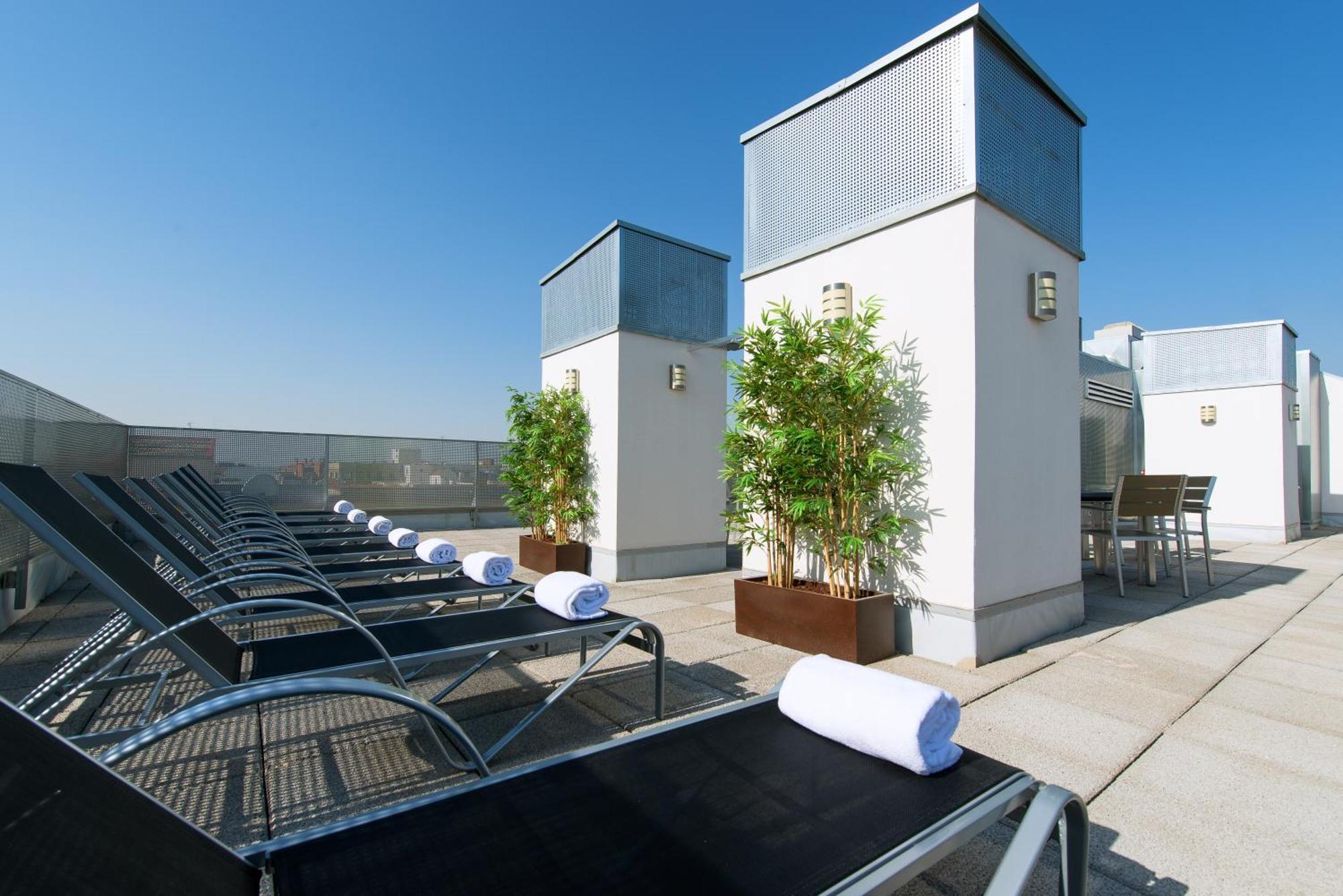 Neomagna Madrid Hotel Ngoại thất bức ảnh