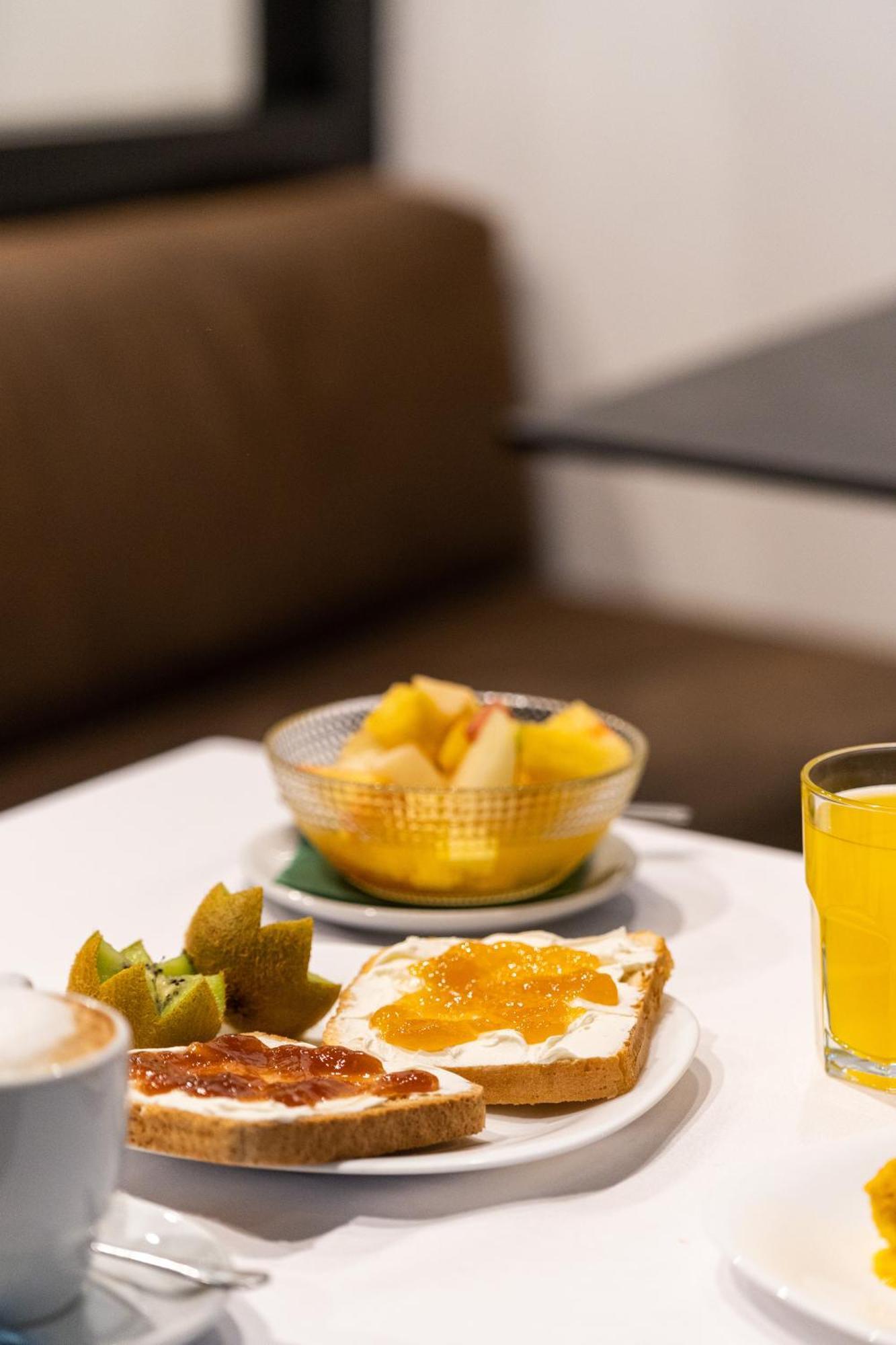 Neomagna Madrid Hotel Ngoại thất bức ảnh