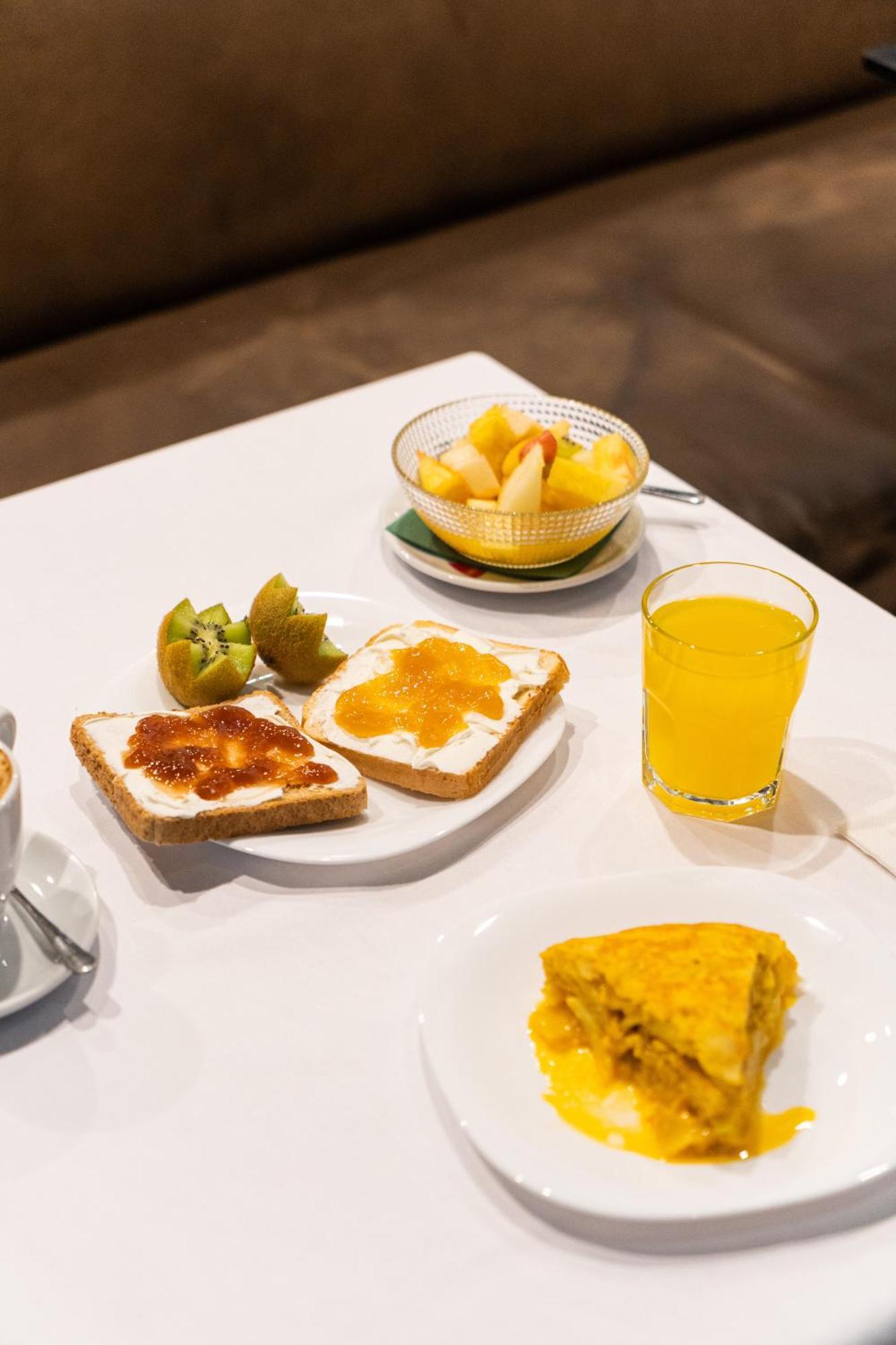 Neomagna Madrid Hotel Ngoại thất bức ảnh