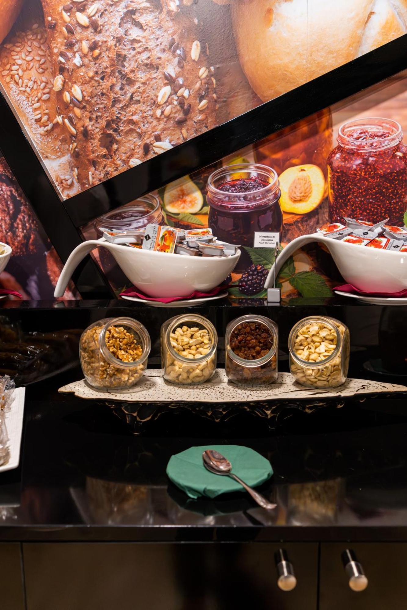 Neomagna Madrid Hotel Ngoại thất bức ảnh